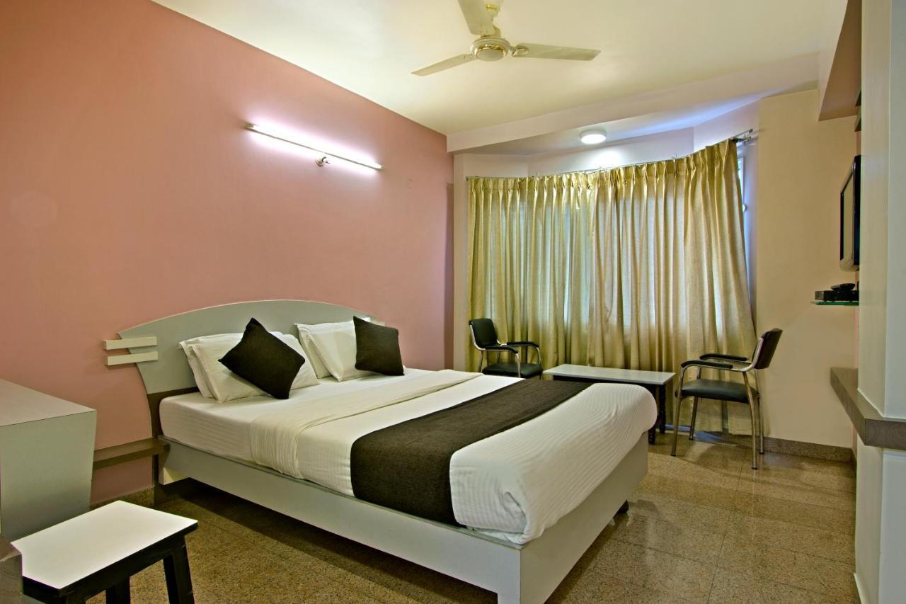 Villa Mannars Residency à Mysore Extérieur photo
